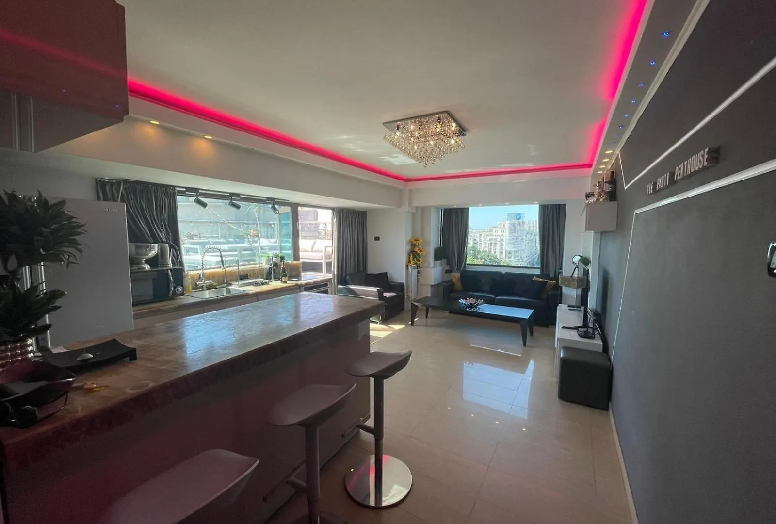 Penthouse Group 4 Apartments Bükreş
